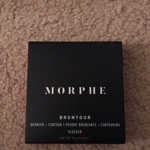 Morphe Brontour in the color Vlogger